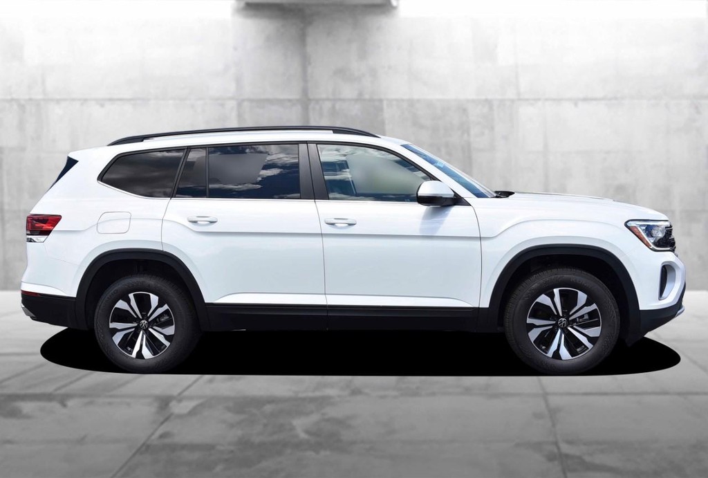Volkswagen Atlas Vehicle Full-screen Gallery Image 5