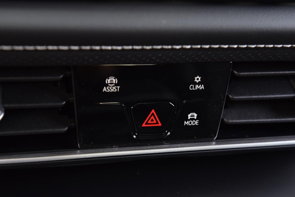 Volkswagen Atlas Vehicle Full-screen Gallery Image 14