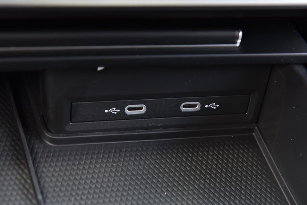 Volkswagen Atlas Vehicle Full-screen Gallery Image 15