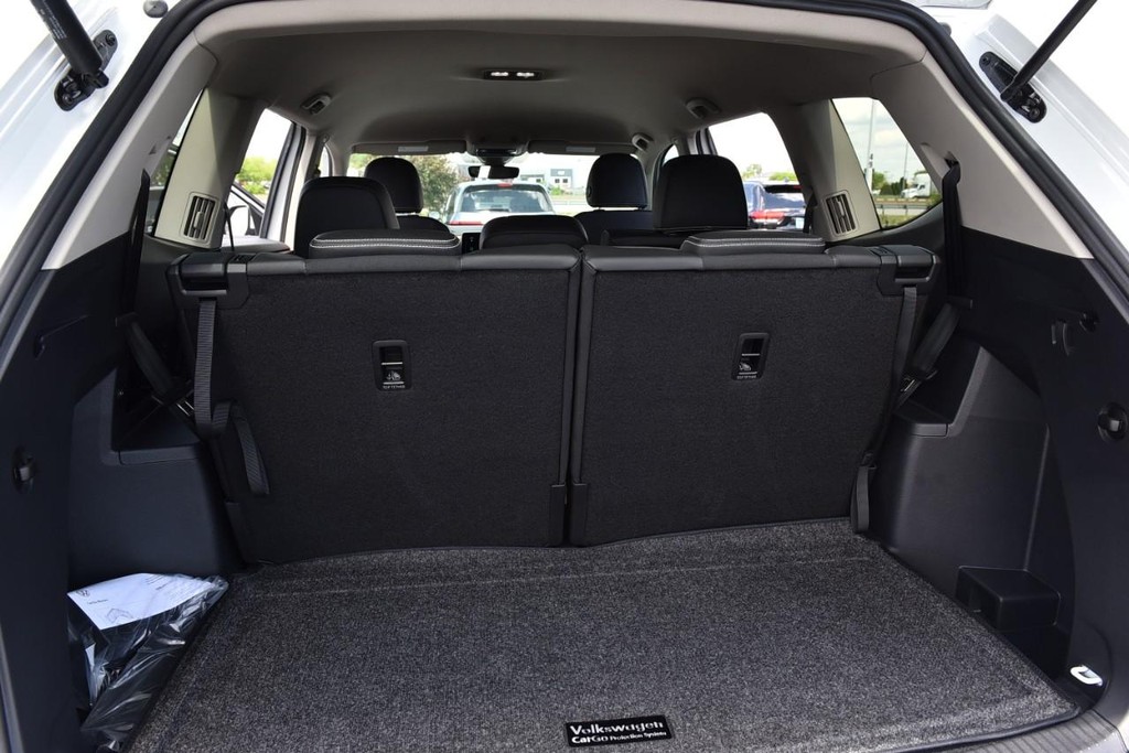 Volkswagen Atlas Vehicle Full-screen Gallery Image 24