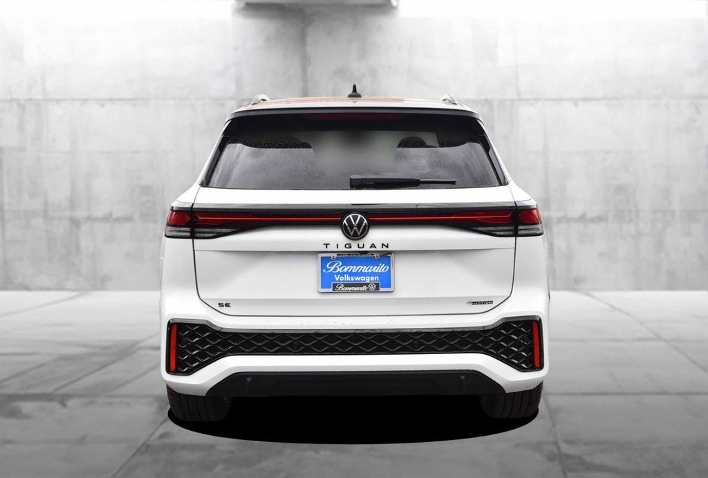 Volkswagen Tiguan Vehicle Full-screen Gallery Image 6