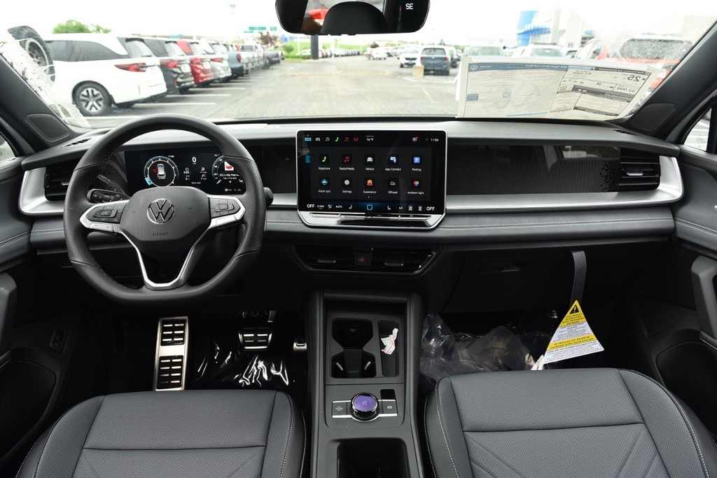 Volkswagen Tiguan Vehicle Full-screen Gallery Image 7
