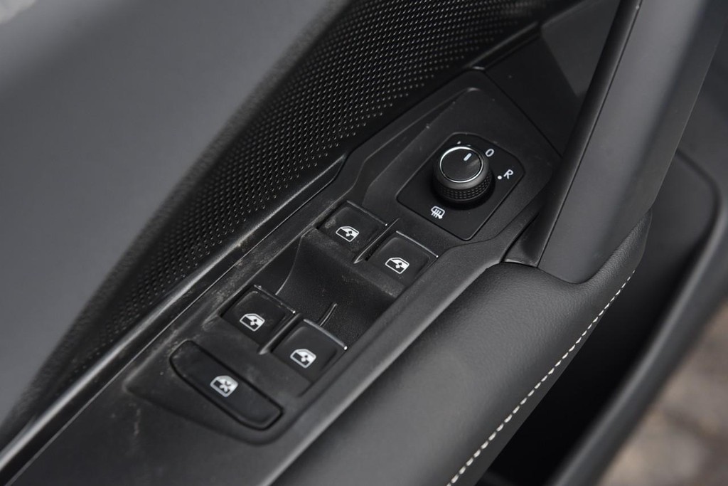 Volkswagen Tiguan Vehicle Full-screen Gallery Image 8