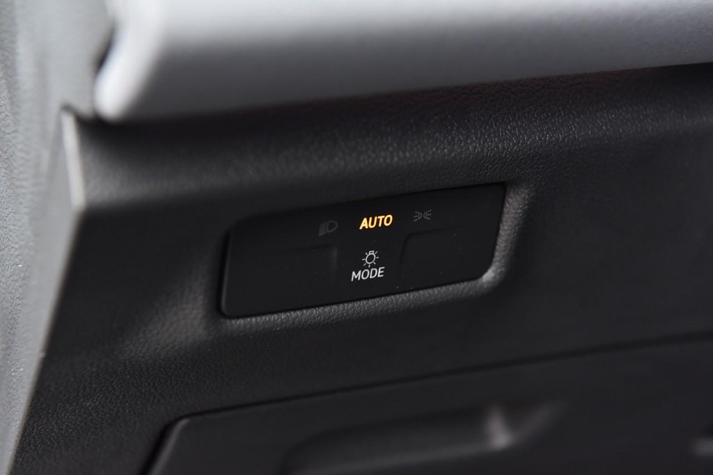 Volkswagen Tiguan Vehicle Full-screen Gallery Image 11