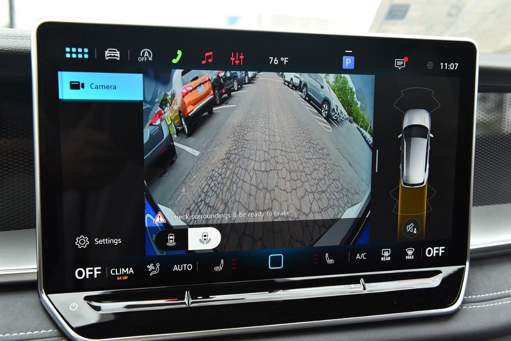 Volkswagen Tiguan Vehicle Full-screen Gallery Image 14