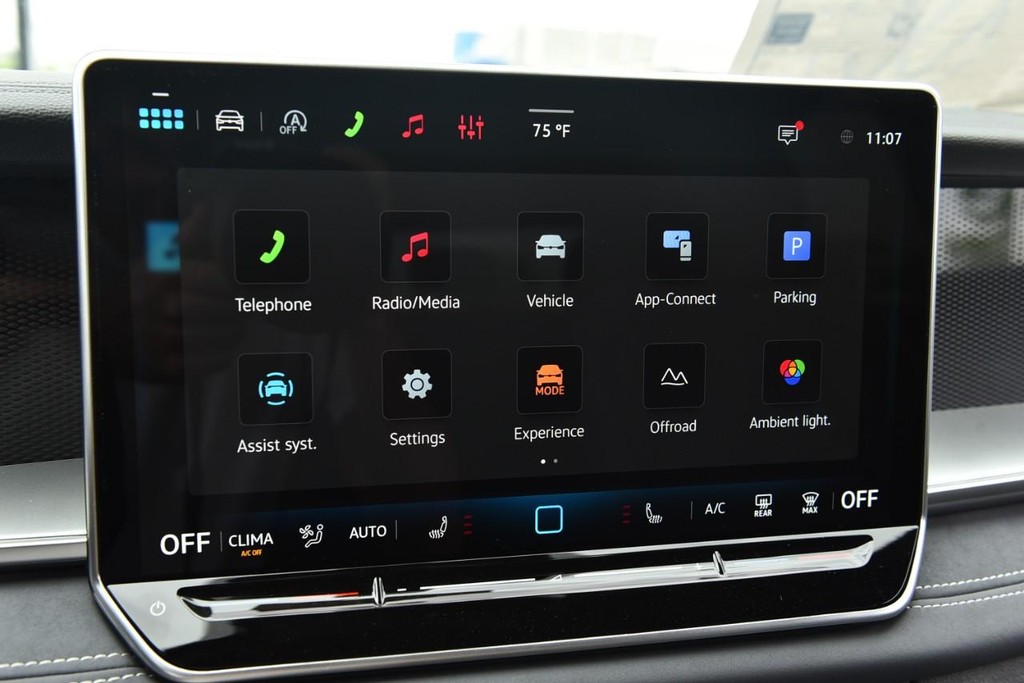 Volkswagen Tiguan Vehicle Full-screen Gallery Image 15