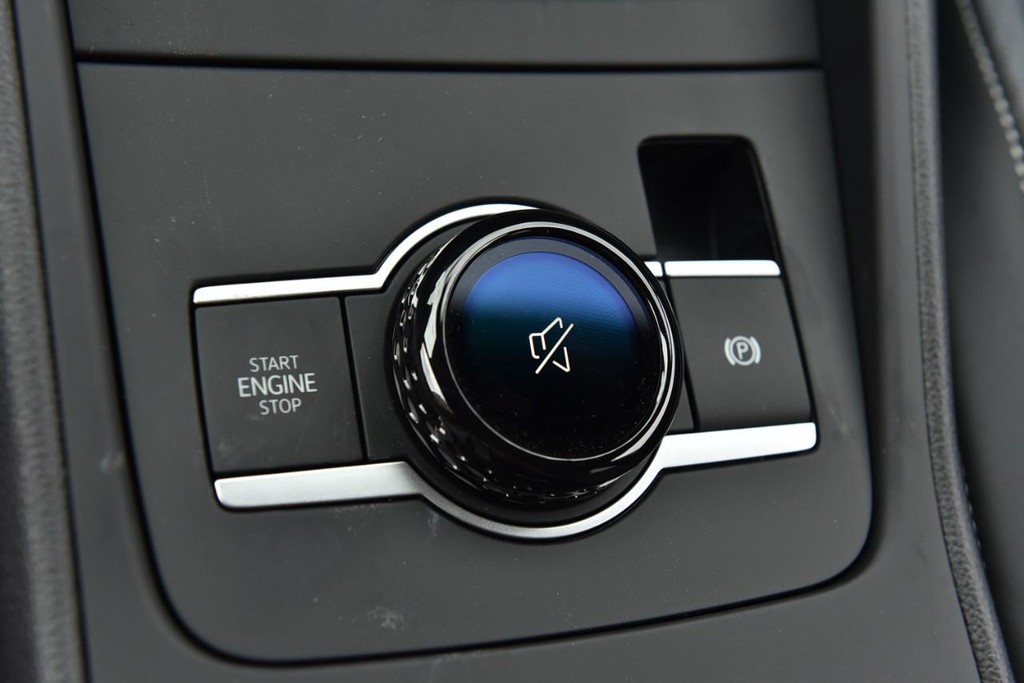 Volkswagen Tiguan Vehicle Full-screen Gallery Image 17
