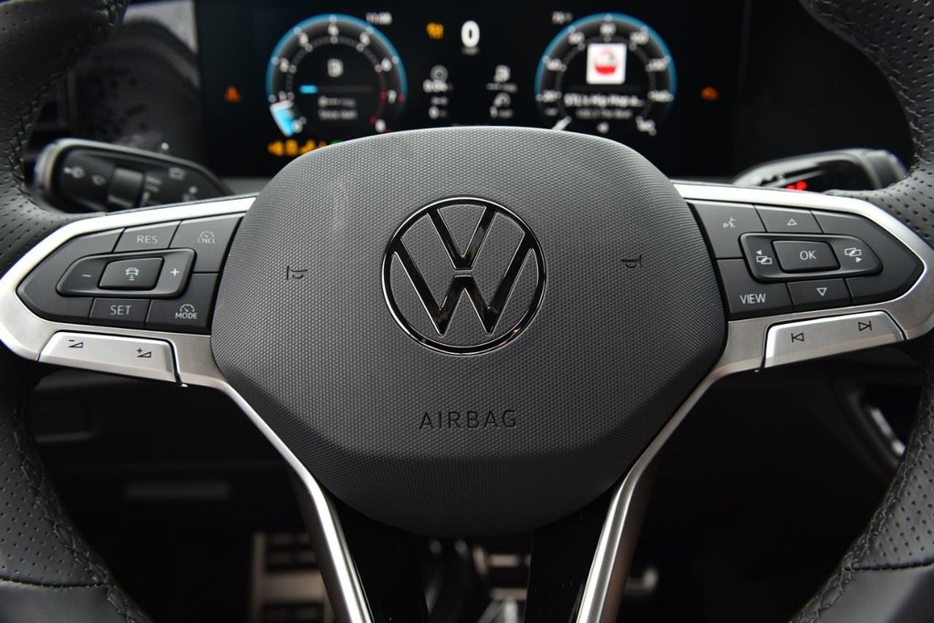 Volkswagen Tiguan Vehicle Full-screen Gallery Image 18