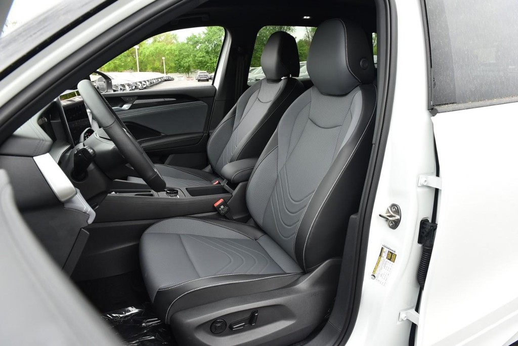 Volkswagen Tiguan Vehicle Full-screen Gallery Image 19
