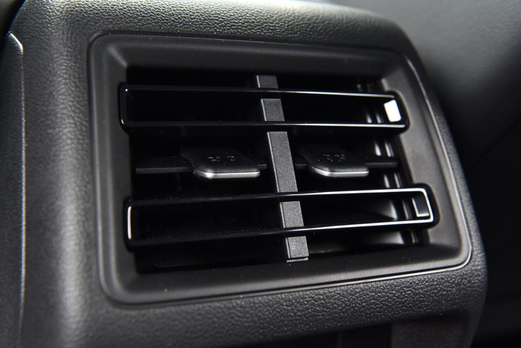 Volkswagen Tiguan Vehicle Full-screen Gallery Image 23