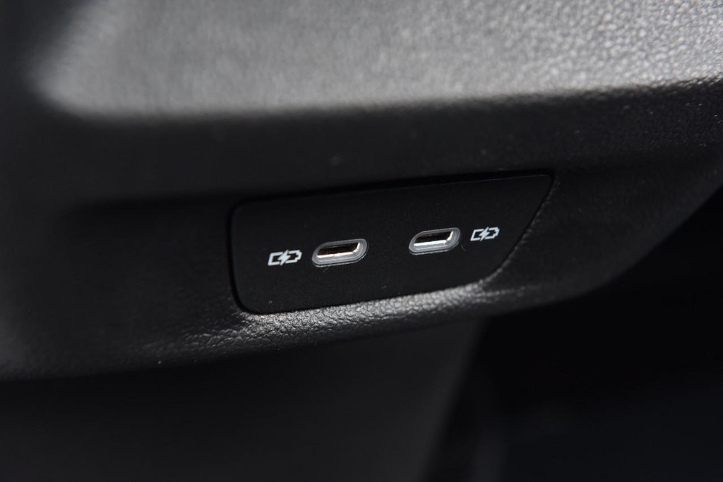 Volkswagen Tiguan Vehicle Full-screen Gallery Image 24