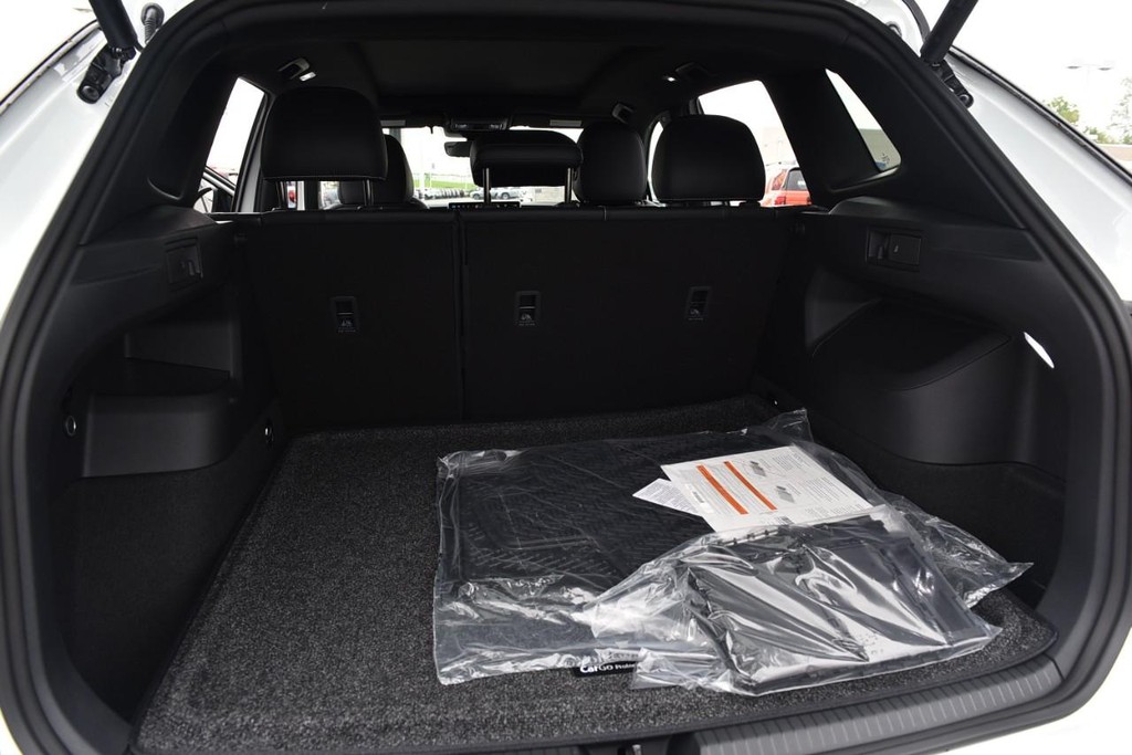 Volkswagen Tiguan Vehicle Full-screen Gallery Image 25