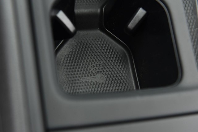 Volkswagen Tiguan Vehicle Image 16