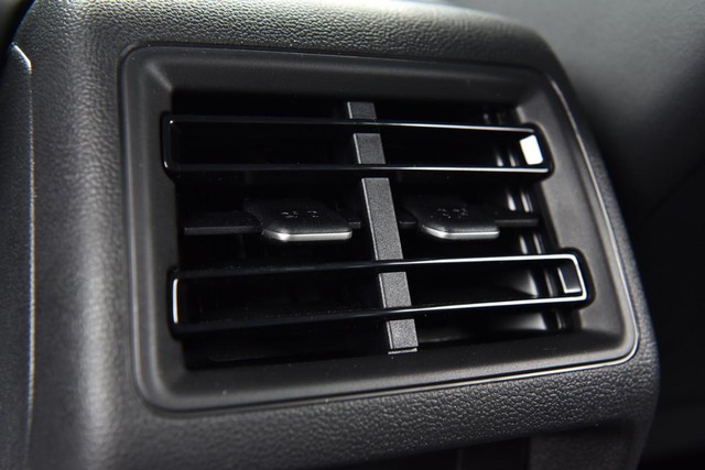 Volkswagen Tiguan Vehicle Image 23