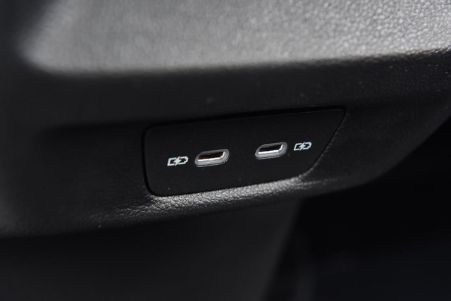 Volkswagen Tiguan Vehicle Image 24