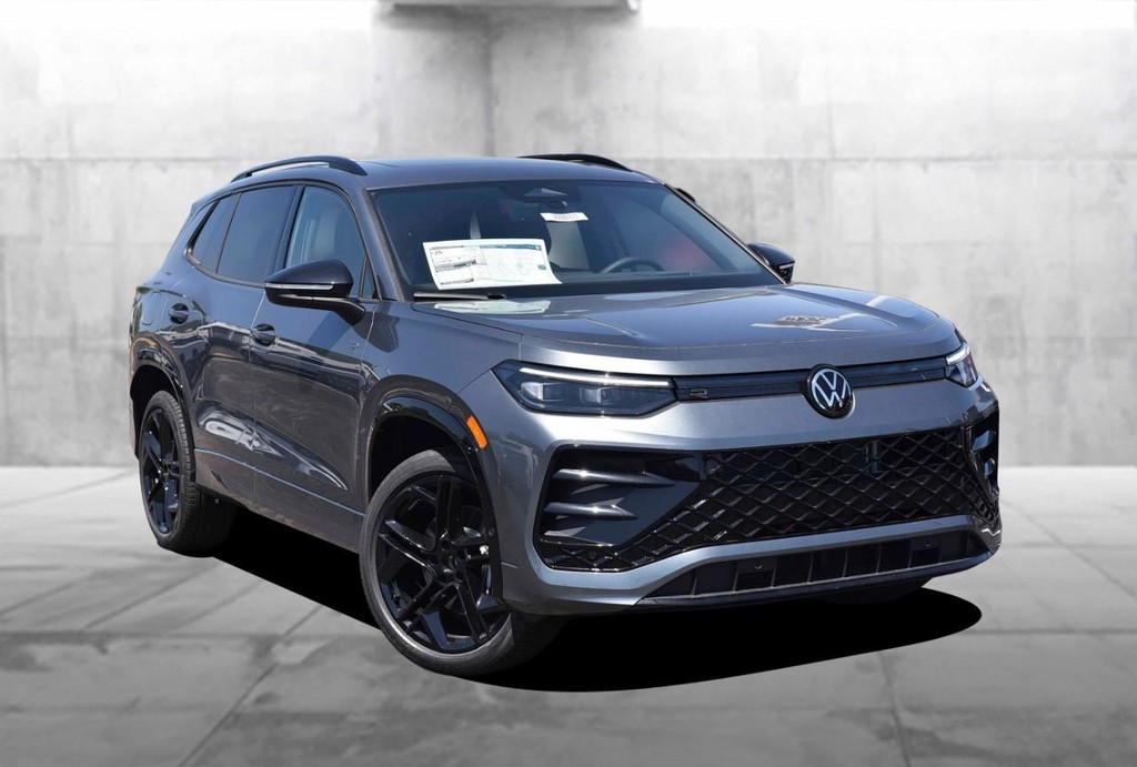 Volkswagen Tiguan Vehicle Full-screen Gallery Image 2