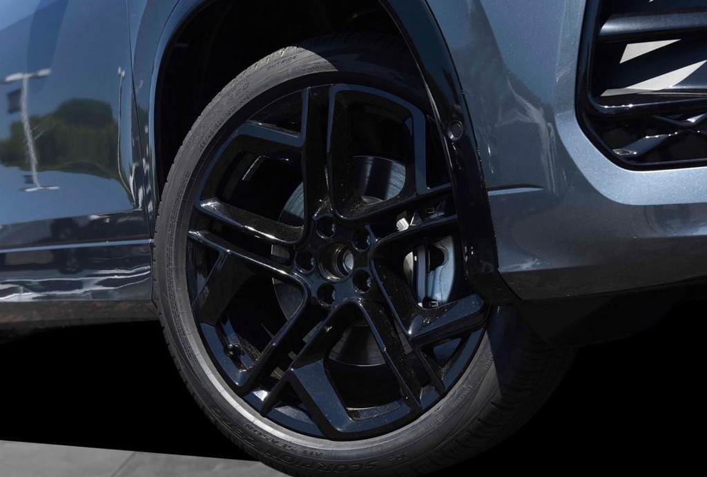 Volkswagen Tiguan Vehicle Full-screen Gallery Image 3