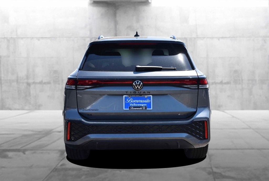 Volkswagen Tiguan Vehicle Full-screen Gallery Image 6