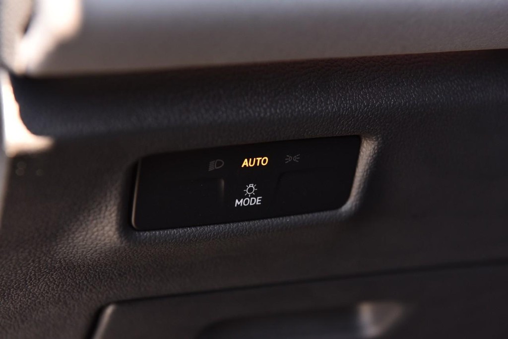 Volkswagen Tiguan Vehicle Full-screen Gallery Image 11