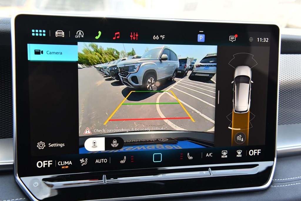 Volkswagen Tiguan Vehicle Full-screen Gallery Image 13