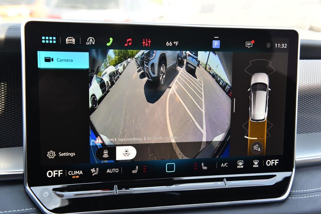 Volkswagen Tiguan Vehicle Full-screen Gallery Image 14