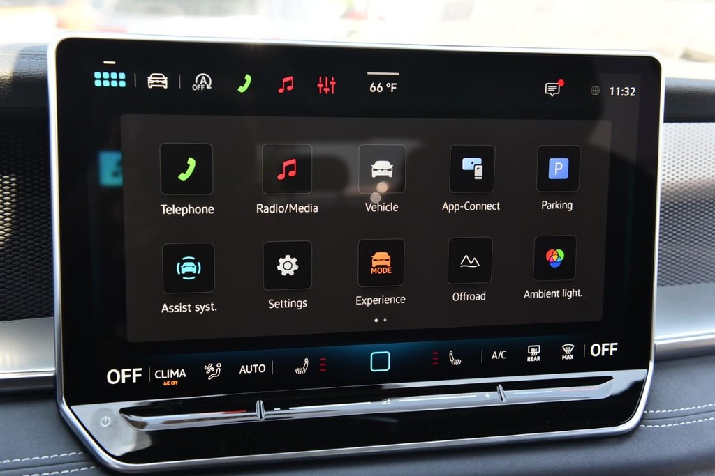 Volkswagen Tiguan Vehicle Full-screen Gallery Image 15