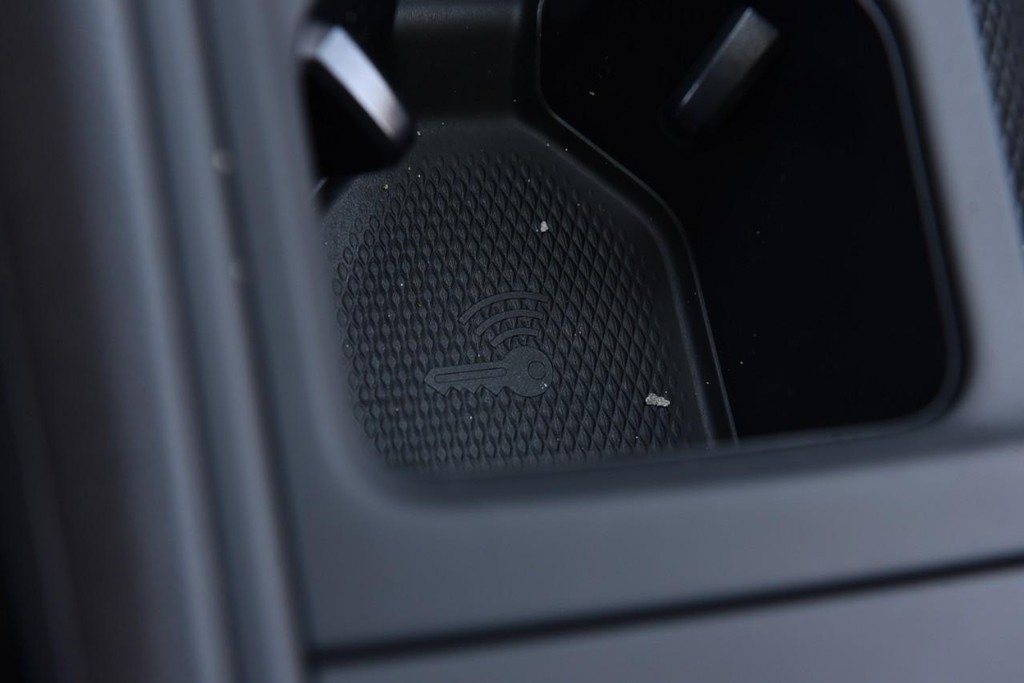 Volkswagen Tiguan Vehicle Full-screen Gallery Image 16