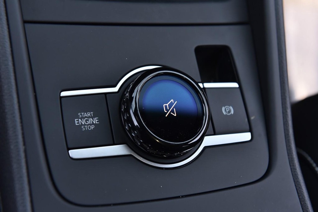 Volkswagen Tiguan Vehicle Full-screen Gallery Image 17