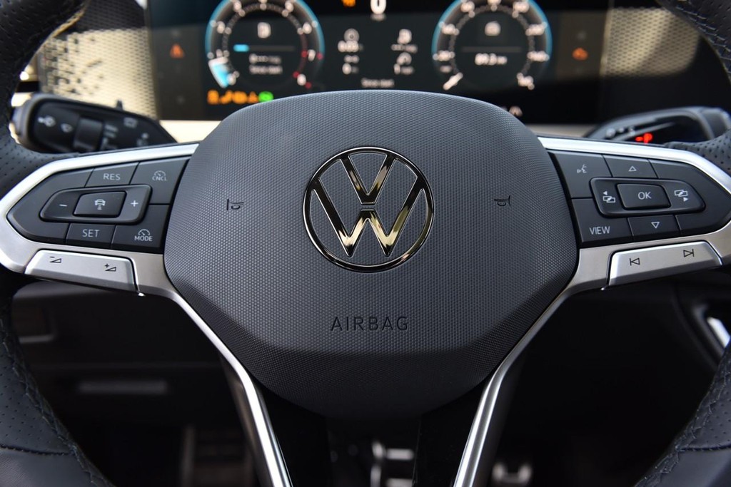 Volkswagen Tiguan Vehicle Full-screen Gallery Image 18