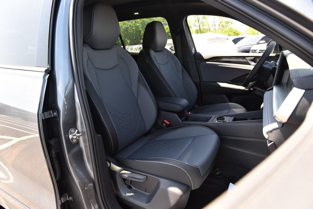 Volkswagen Tiguan Vehicle Full-screen Gallery Image 20