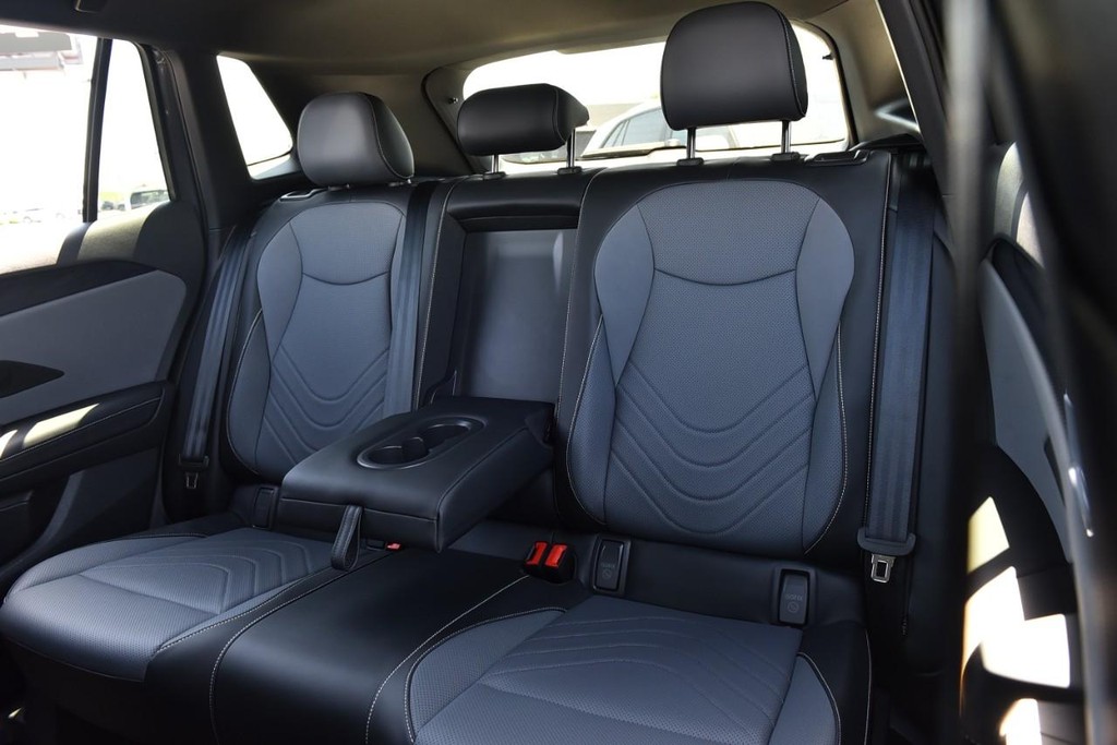 Volkswagen Tiguan Vehicle Full-screen Gallery Image 22
