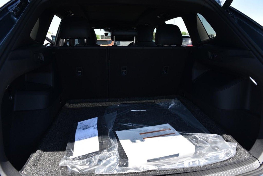 Volkswagen Tiguan Vehicle Full-screen Gallery Image 25