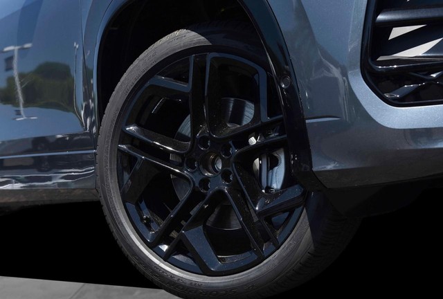 Volkswagen Tiguan Vehicle Image 03