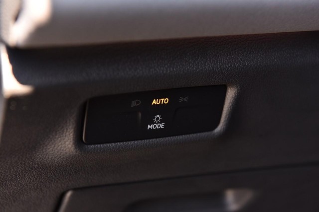 Volkswagen Tiguan Vehicle Image 11