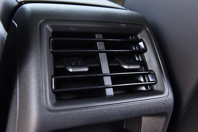 Volkswagen Tiguan Vehicle Image 23