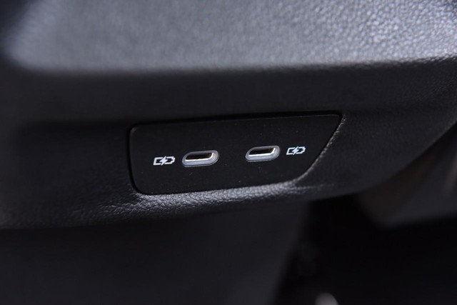 Volkswagen Tiguan Vehicle Image 24