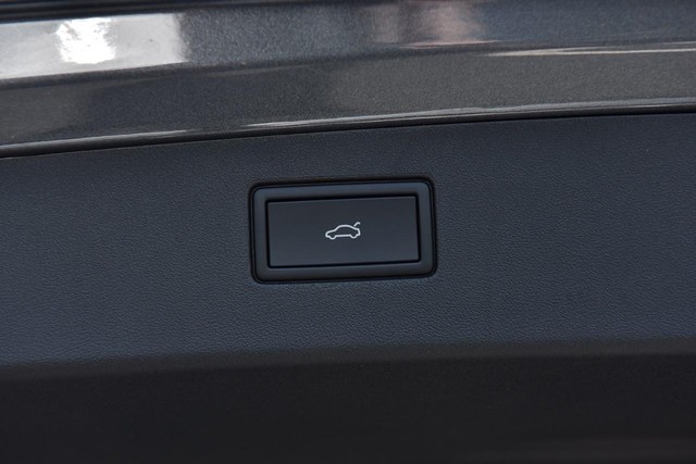 Volkswagen Tiguan Vehicle Image 26