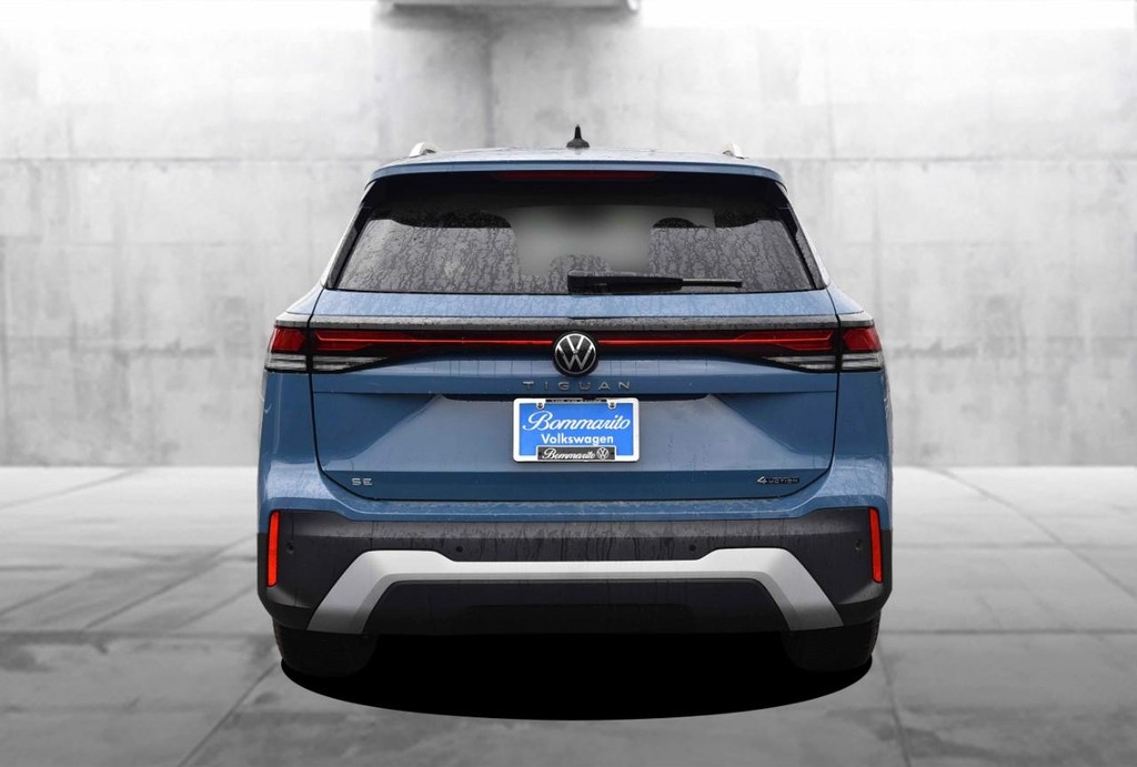 Volkswagen Tiguan Vehicle Full-screen Gallery Image 6