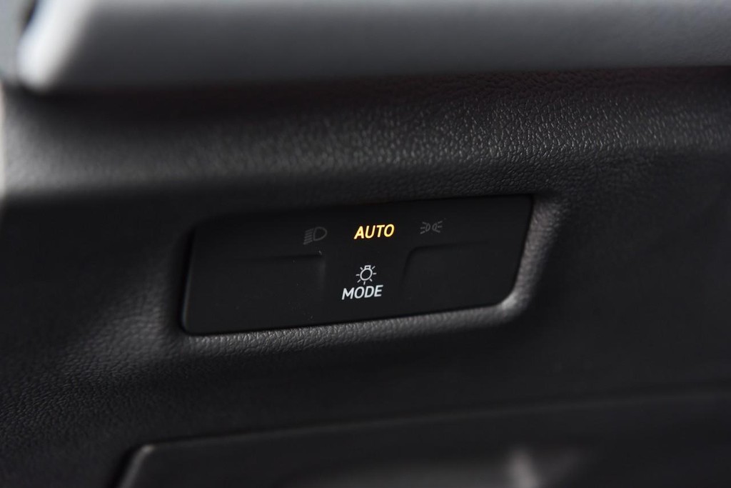 Volkswagen Tiguan Vehicle Full-screen Gallery Image 11