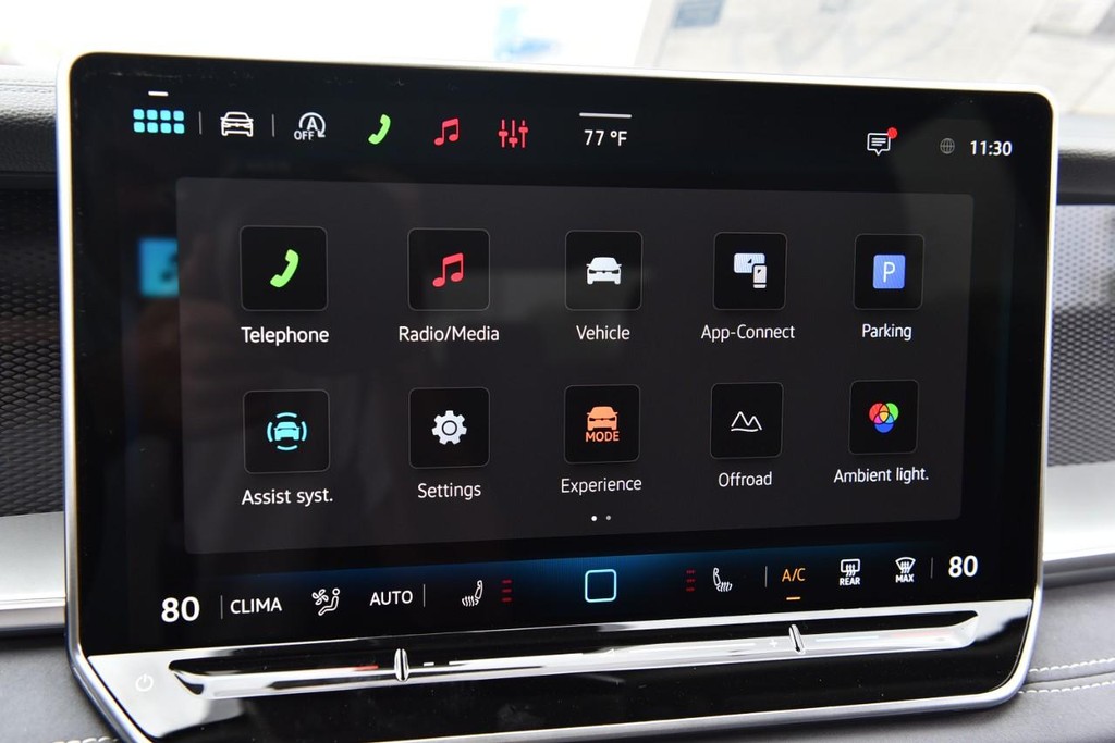 Volkswagen Tiguan Vehicle Full-screen Gallery Image 15
