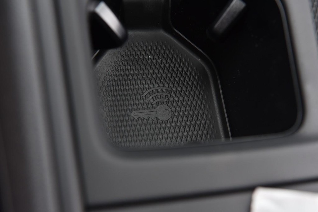 Volkswagen Tiguan Vehicle Full-screen Gallery Image 16