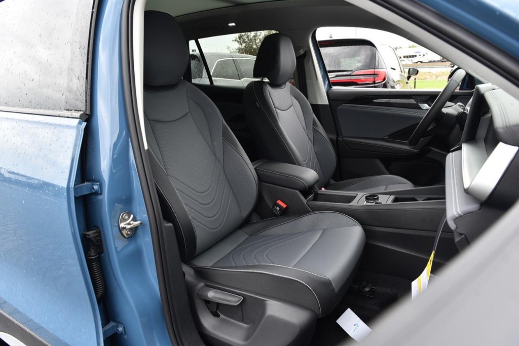 Volkswagen Tiguan Vehicle Full-screen Gallery Image 20