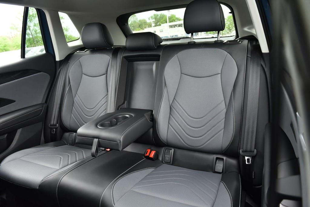 Volkswagen Tiguan Vehicle Full-screen Gallery Image 22