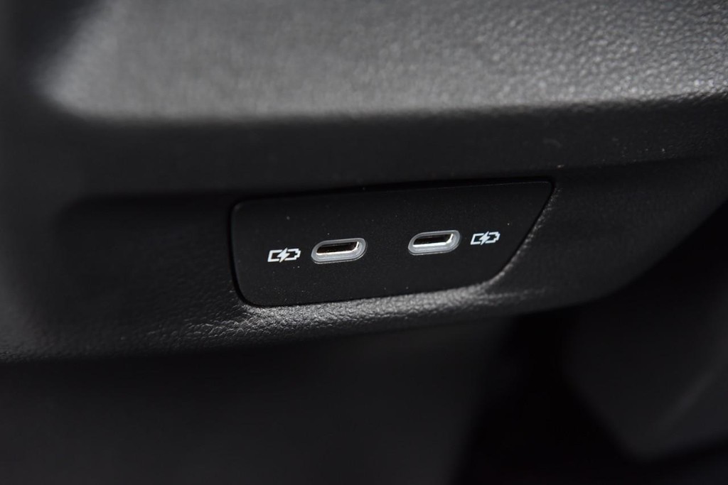 Volkswagen Tiguan Vehicle Full-screen Gallery Image 24