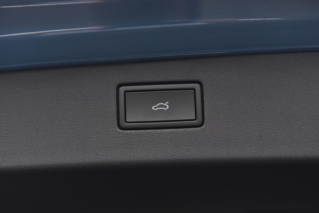 Volkswagen Tiguan Vehicle Full-screen Gallery Image 26