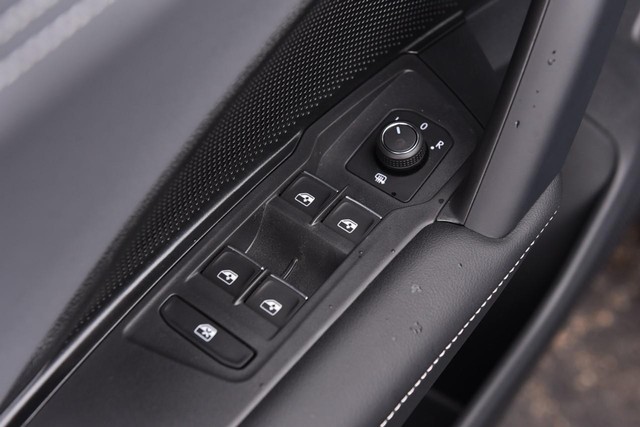 Volkswagen Tiguan Vehicle Image 08