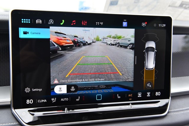 Volkswagen Tiguan Vehicle Image 13