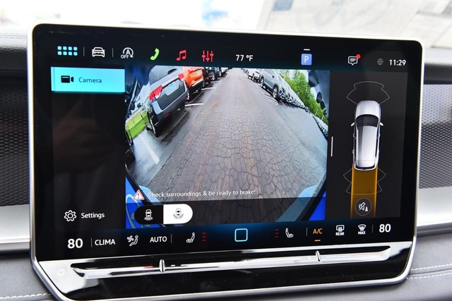 Volkswagen Tiguan Vehicle Image 14