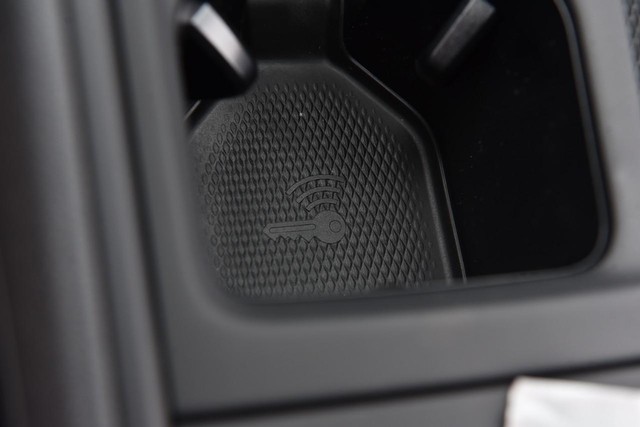 Volkswagen Tiguan Vehicle Image 16