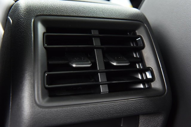 Volkswagen Tiguan Vehicle Image 23